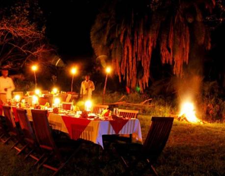 Udendørs spisning på Keekorok Lodge kenya 3 africa tours