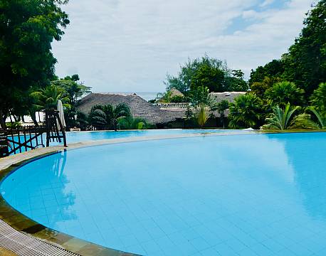  Baobab Beach Resort Diani Beach kenyakysten africa tours