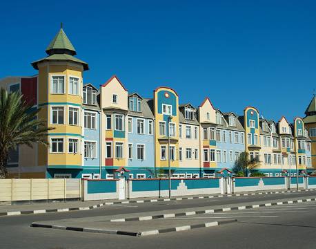 Farverige huse i Swakopmund, Namibia africa tours