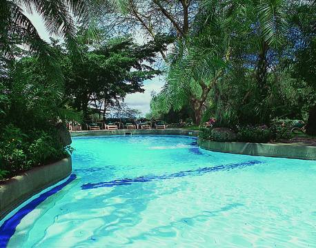 Poolen på Amboseli Serena Safari Lodge