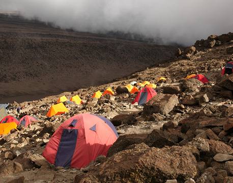 Lejrplads ved Barafu campen på mount Kilimanjaro, Tanzania africa tours