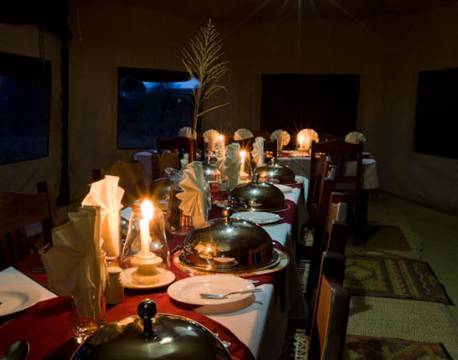Selskabs middag kan serveres på Kirurumu Camp, Tanzania 7 africa tours