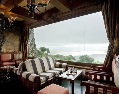 Opholdsstue med endeløse udsigter på Ngorongoro Serena Lodge, Tanzania 2 africa tours
